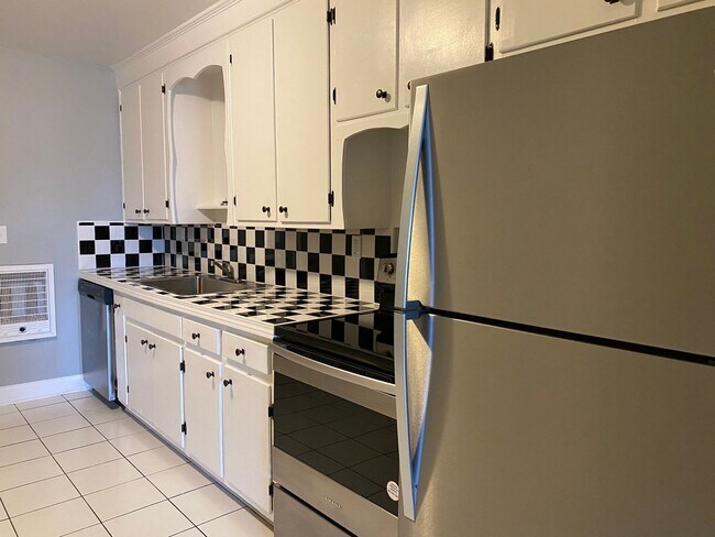 Photo - 415 Lowther St Unit Apt 2