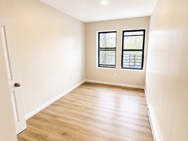Photo - 383-385-385 Avon Ave Unit 3R