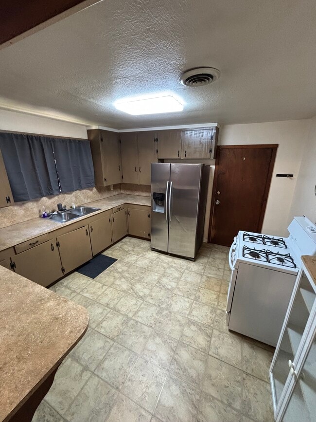 Photo - 17415 Sidney rd