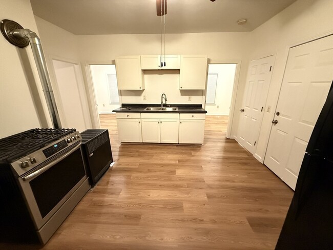 Building Photo - 6 S Ward St Unit 1