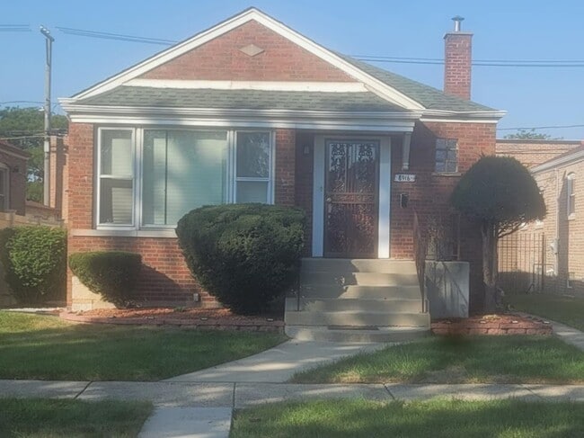 Building Photo - 8916 S Cornell Ave