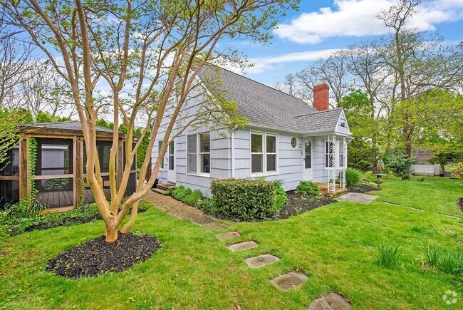 Building Photo - 1375 3rd St Rental