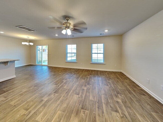 Photo - 922 Citation St