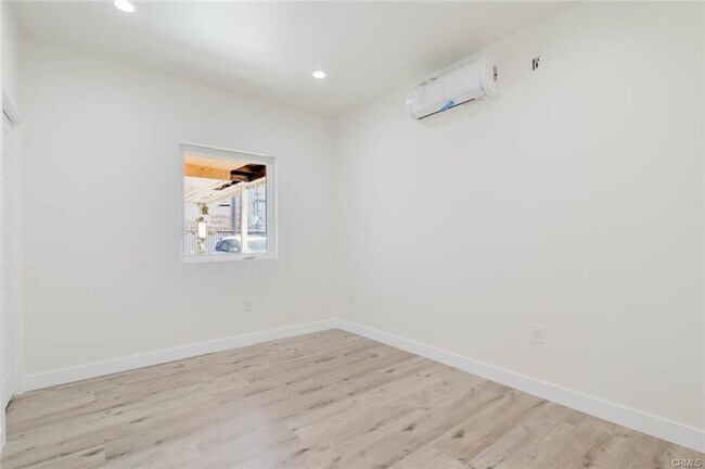 5732 Willowcrest Ave Unit 2