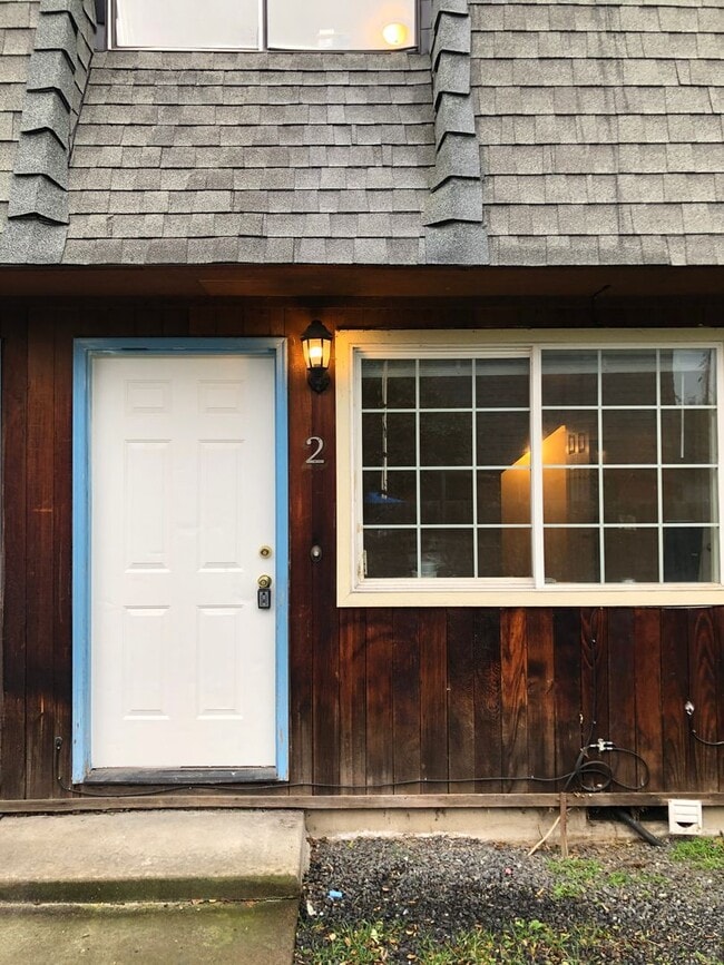 Building Photo - 1858 Inner Cir Unit 2