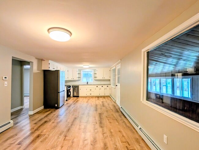 Photo - 2529 Main St