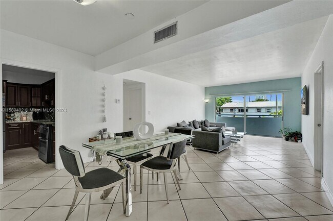 Photo - 1880 S Treasure Dr Unidad 2G