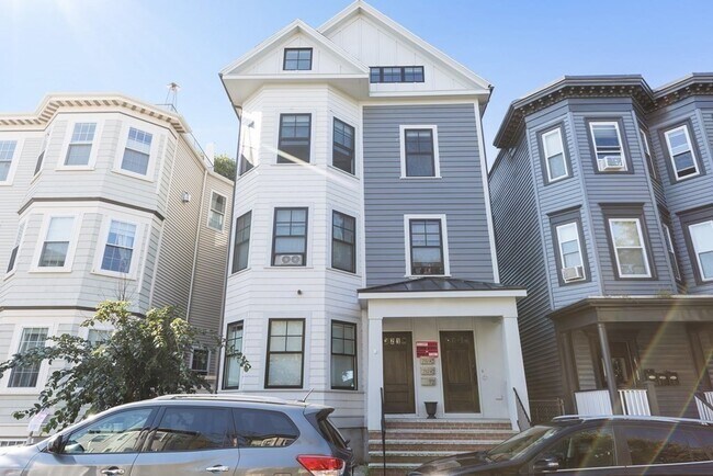 Building Photo - 719 E 2nd St Unit 2 Rental
