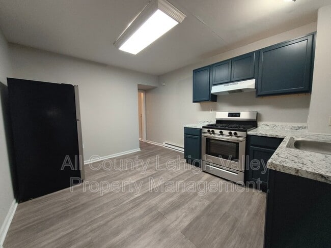 Photo - 339 W Lincoln St
