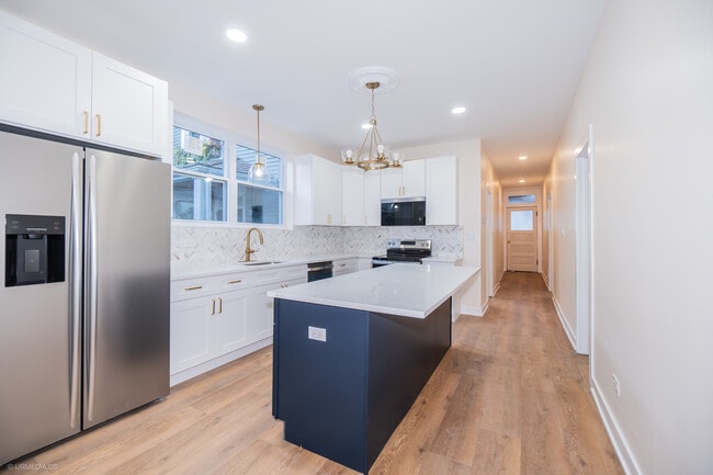 Photo - 1711 W Henderson St Unit 1