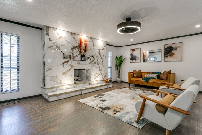 Photo - 1521 E Main St