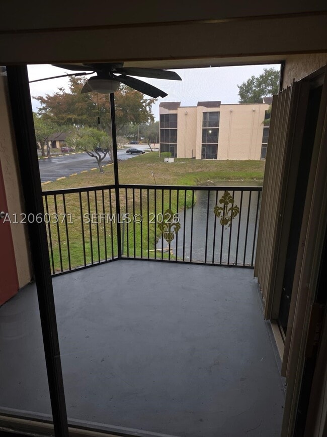 Building Photo - 3399 Foxcroft Rd Unit 203