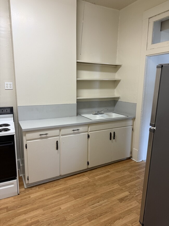 Building Photo - 700 N 6th St