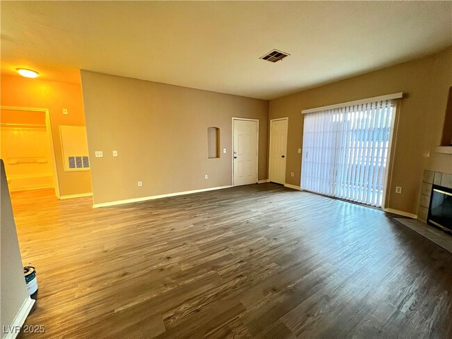 Photo - 4730 E Craig Rd Unidad 1113 Rental