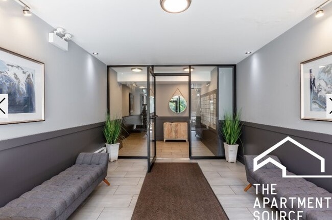 Photo - 530 W Surf St Unit 209