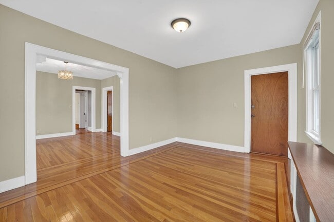 Photo - 47 Rossiter Ave