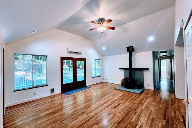 Photo - 8542 Battle Point Dr NE