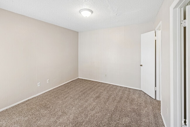 Floor Plan 1 - 2BR, 2BA - 885SF - Primary Bedroom