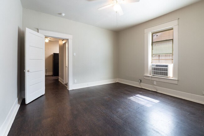 Photo - 2824 Gorman Ave Unidad Apt B