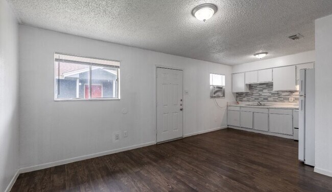 Photo - 1010 Behmann St
