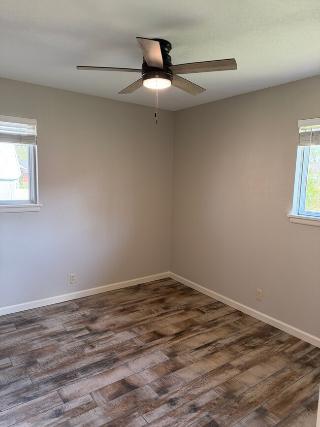 Southeast Bedroom - 536 Sherwood Ln