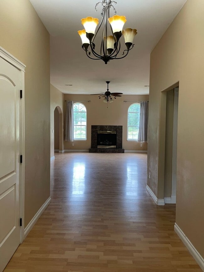 Photo - Beautiful 3 Bedroom Single Family Home With 2 Car Garage!