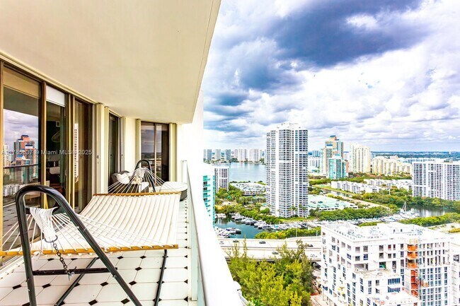 Building Photo - 19500 Turnberry Way Unit PH-C Rental