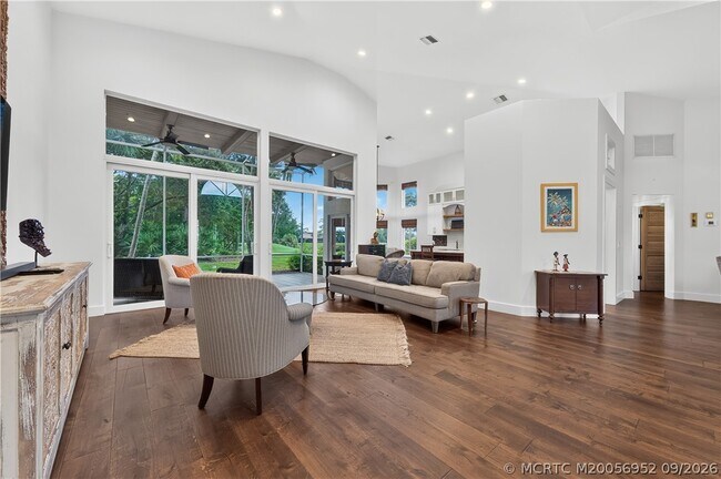 2001 NW Laurel Oak Ln
