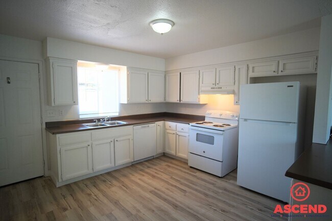 Photo - 114 Hughes Ave Unidad B