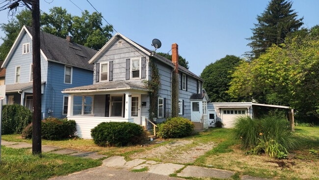 Building Photo - Single Family Three Bedroom Home in Salama...
