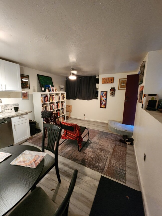 Photo - 1326 E St Unit Cozy 1 Bedroom Apartment