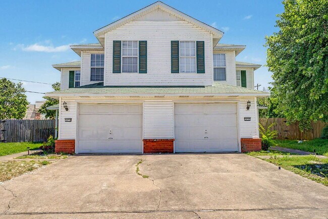 Building Photo - Charming 3-Bed Duplex with Granite Touches on West Mica in Fayetteville!
