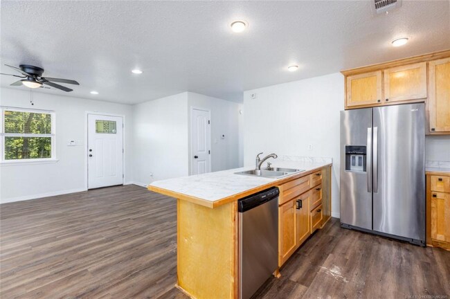 Photo - 850 N 4015 Rd