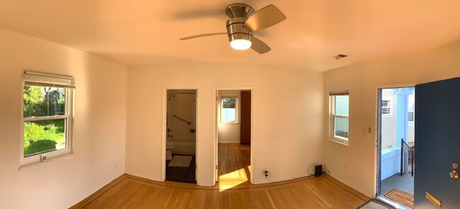 Photo - UPDATED 1000 sf 2 BR/1BA Oak Center/West Oakland Cottage Minutes from Emeryville, Downtown, 80, ...