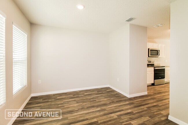 2761 W Shaw Pl