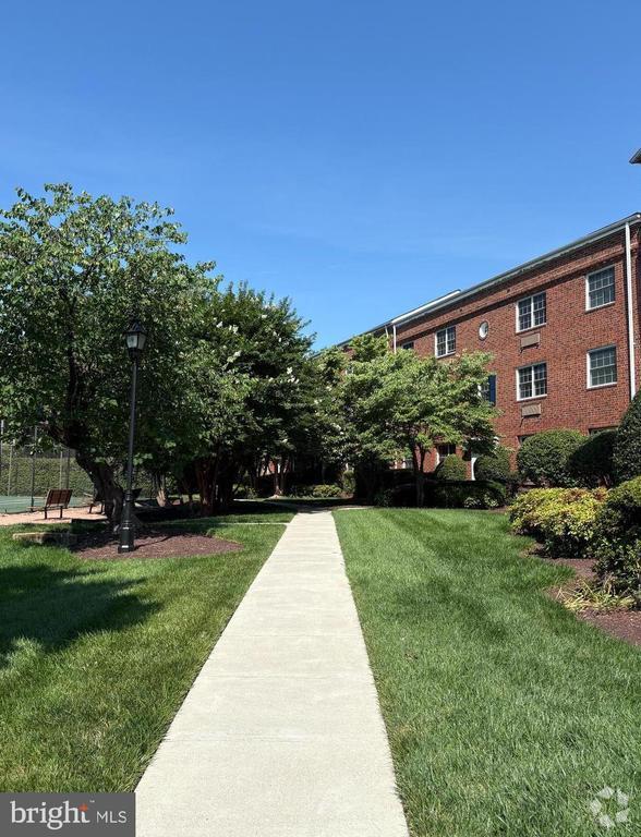 Building Photo - 1630 W Abingdon Dr Unit 301 Rental
