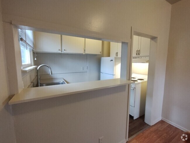 Building Photo - 3220 Claremont Ave S Rental
