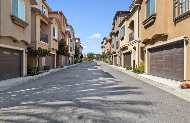 Photo - 4 Bed, 4 Bath Home with Solar, A/C, Washer/Dryer and 4 Parking Spaces