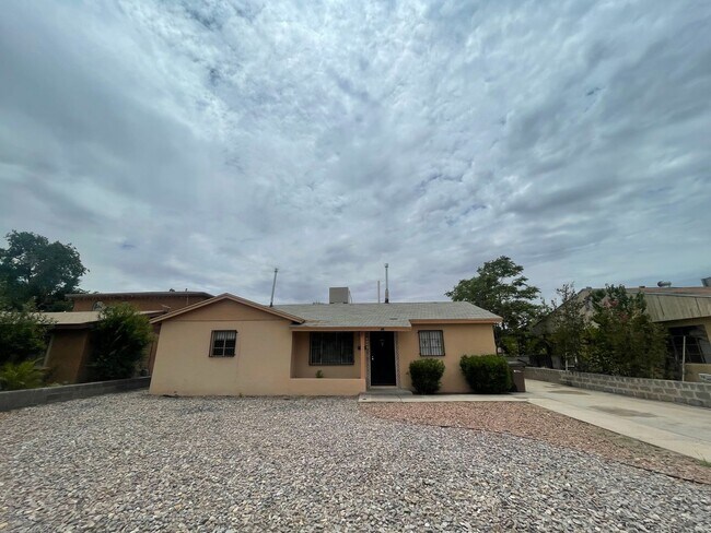 Nice 3 Bedroom/1.75 Bath home located off ... - Nice 3 Bedroom/1.75 Bath home located off ...