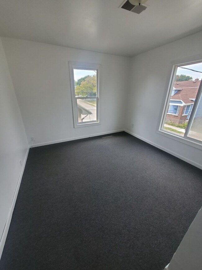 Photo - 1027 Albert St Unit 2