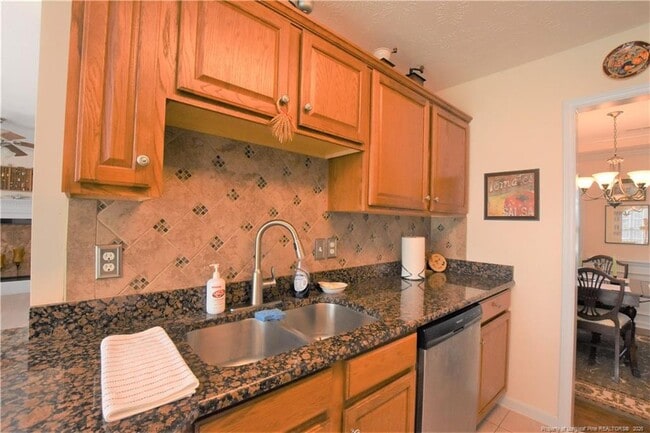 Photo - 38 Havistock Ct