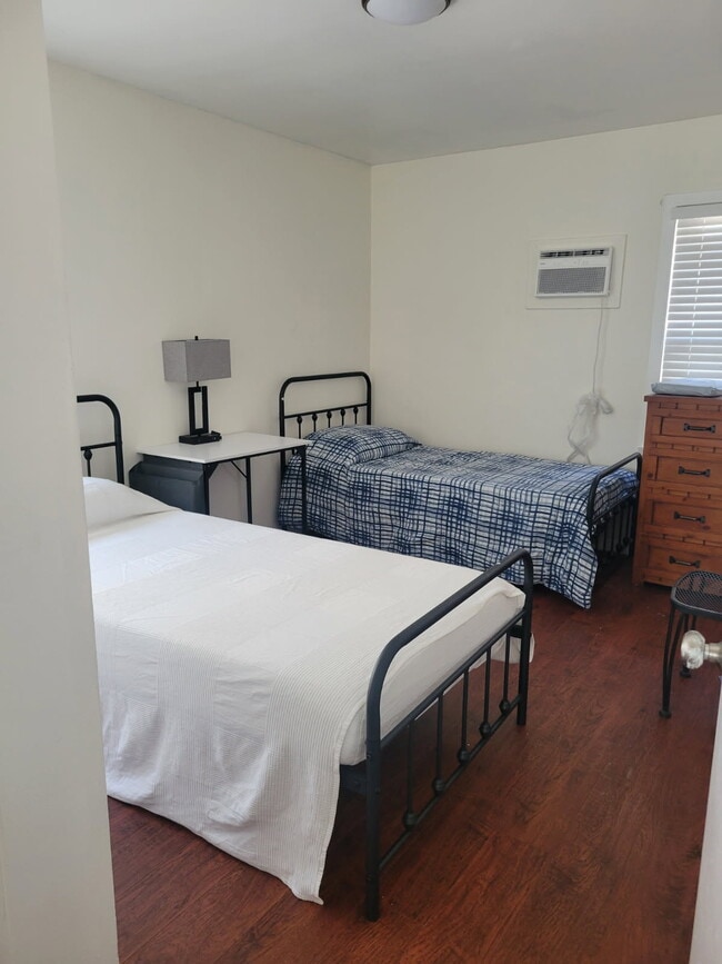 4451 Stansbury Ave Unit 1