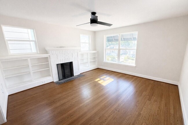 Building Photo - 2001 Brun St Unit 1