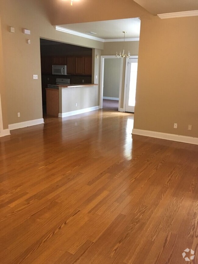 Building Photo - 2br/2ba H/C with washer dryer Unit 305-6 H/C Rental
