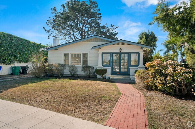 Building Photo - Charming Craftsman Home in the Heart of La...