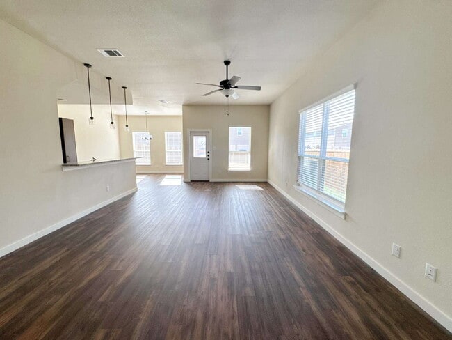 Photo - 4 Bedroom, 2.5 Bath in Midlothian ISD Near 287 & 67