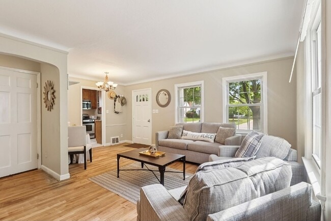 Photo - 446 Huntmere Dr