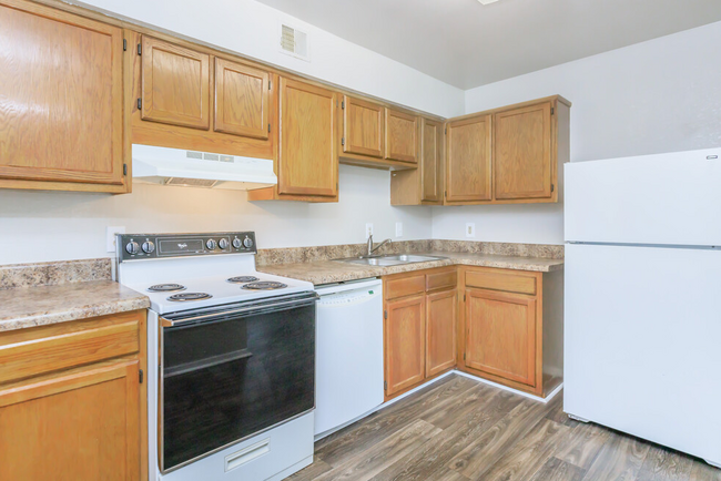 Building Photo - Green Lakes Rental
