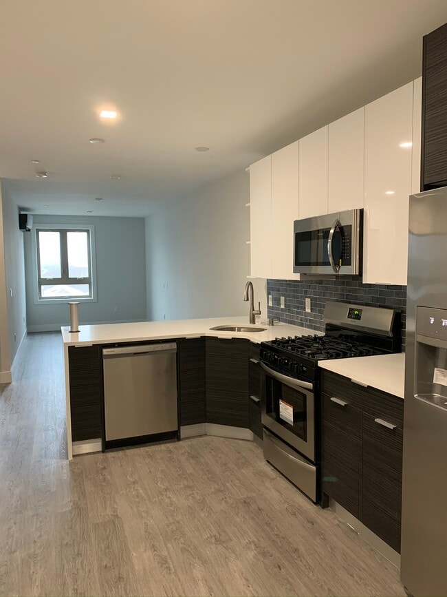 Building Photo - 62 69th St Unit 409