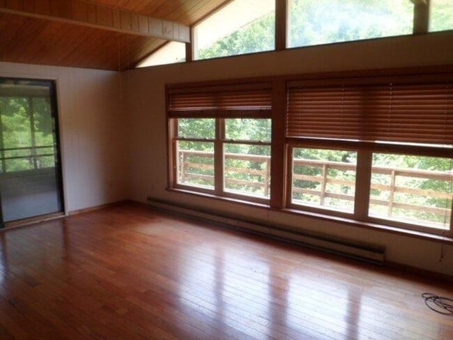 Photo - 1349 Firefly Rd